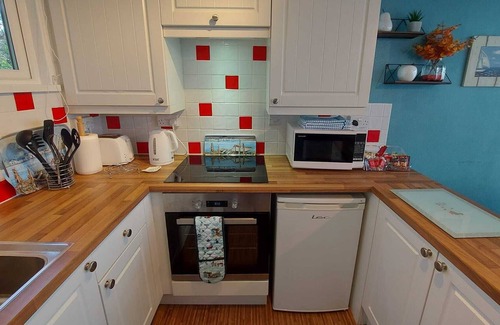 Cromer Ski Chalet | Modern 2-bedroom holiday chalet, close to amenities and seaside