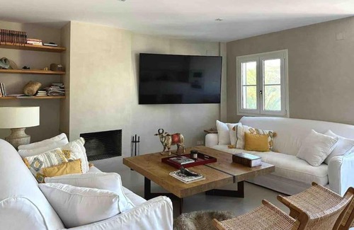 Golden Mile Apartment | Modern 2 bedroom in Marbella Real