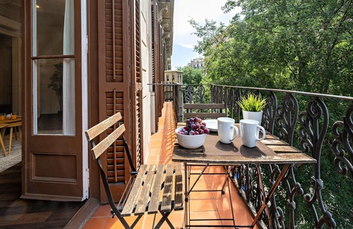 L'Antiga Esquerra de l'Eixample Apartment | Modern 2 bedroom near Diagonal metro