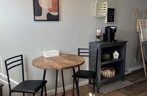 Quad Cities House | Modern 2-bedroom townhouse in charming Davenport with WiFi, AC.