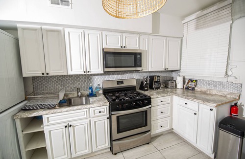 Atlantic City Cottage | Modern 2BD/1BA Cottage, Steps from Beach+Caesars