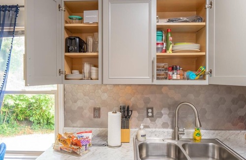 Greensboro Apartment | Modern 2bd
