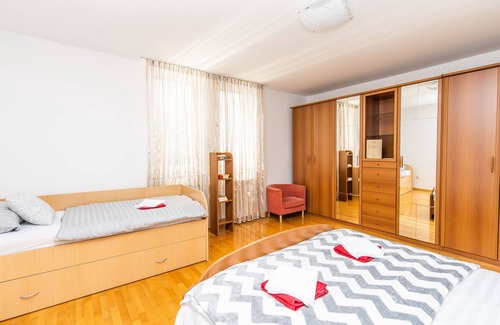 Old Town Apartment | Modern 2BDR apartment in the center- FREE PARKING