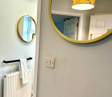 Telford Apartment | Modern 2Bed Netflix & Free Parking Telford Gem