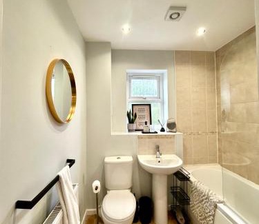 Telford Apartment | Modern 2Bed Netflix & Free Parking Telford Gem