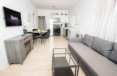 Eastside Promise Neighborhood House | Modern 2BR/2BA, Pickleball – Close to Downtown!