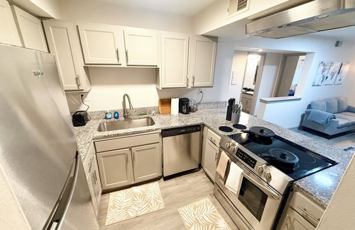 Crestline Heights Apartment | Modern 2BR Apartment Pool Access Near UAB & St. Vincent Fast WiFi W/D