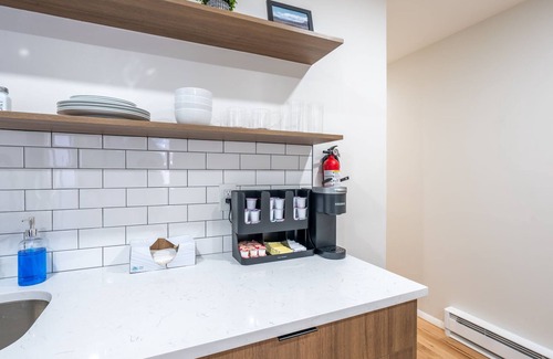 North Ironbound Apartment | Modern 2BR Apt. 8 Min Walkto Penn Station! - WiFi