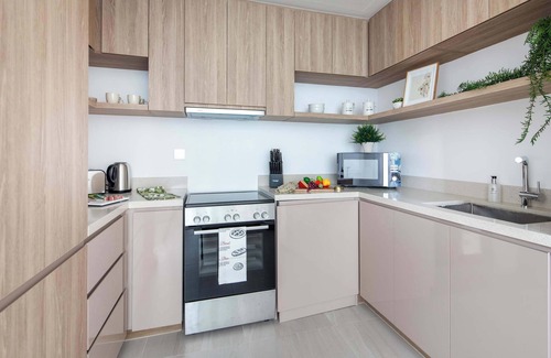 Sheikh Zayed Road Apartment | Modern 2BR Apt in Business Bay with Panoramic Views
