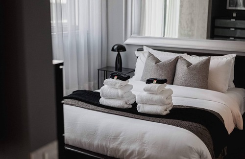 Old Montreal Apartment | Modern 2br Condo in Heart of Old Port