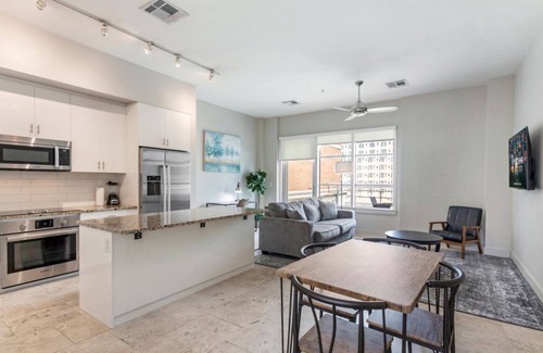 Central Business District Hotel | Modern 2BR Condo in California Building