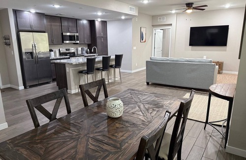 Las Casitas del Sur Condo | Modern 2BR Condo with Pool, Wi-Fi & Parking near Downtown Chandler