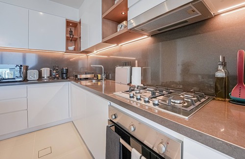 Dubai Marina Apartment | Modern 2BR HighFloor Haven - Vida Marina
