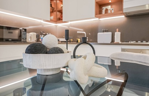 Dubai Marina Apartment | Modern 2BR HighFloor Haven - Vida Marina