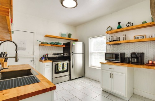 North Hyde Park Apartment | Modern 2BR Kansas City Condo Near Downtown