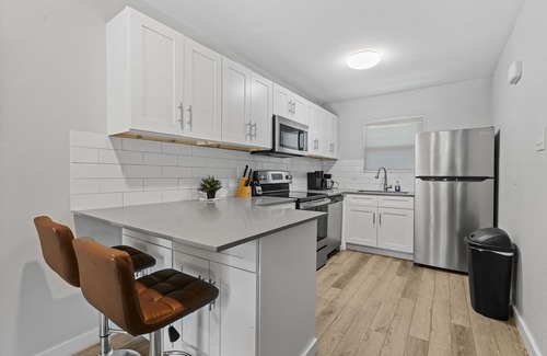 Hyde Park Apartment | Modern 2BR Near UT | Hyde Park | Evonify 4351