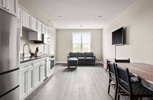 New Orleans Hotel | Modern 2BR Suite Steps from French Quarter Fun
