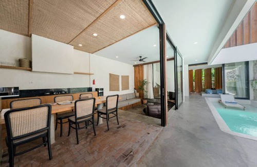 Seminyak House | Modern 2BR Villa Rooftop & Pool