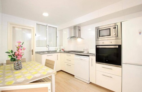 Puerto de Pollensa Apartment | Modern 2nd Floor Apt. A/C, Large Balcony in the Centre of Port de Pollenca, 5mins walk to the Beach!
