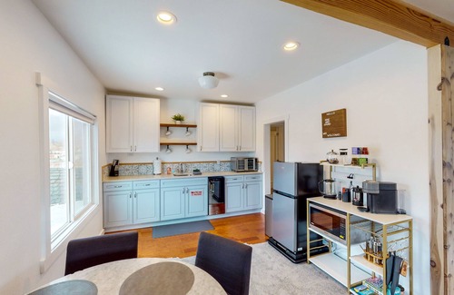 Enumclaw House | Modern, 2nd-floor duplex with a work station, and mountain views - near downtown