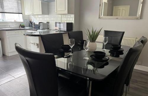 Wolverhampton House | Modern 3-Bed Home with Parking & Garden Wolverhampton