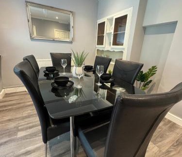 Wolverhampton House | Modern 3-Bed Home with Parking & Garden Wolverhampton