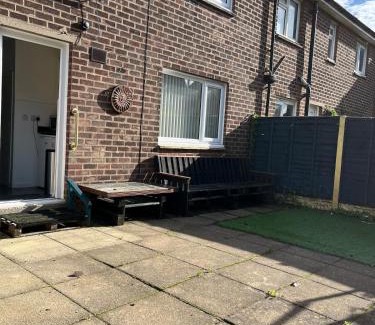 Chorley Apartment | Modern 3 Bed house with parking - Chorley near M61