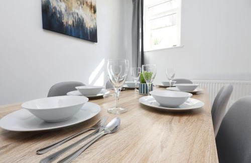 Skewen Apartment | Modern 3 Bed - M4 ACCESS - Wi-Fi