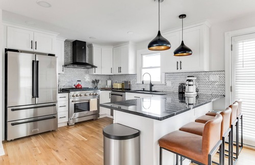 Carver House | Modern 3-bedroom 3 bathroom Retreat