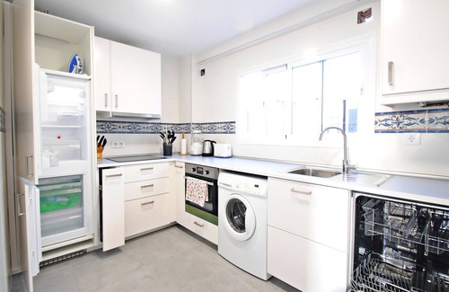 Plaza de Toros Vieja Apartment | Modern 3-Bedroom Apartment Near Málaga City Center, Train Station, and Beach