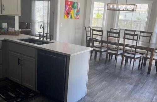 Camden House | Modern 3 bedroom - Gated Community!