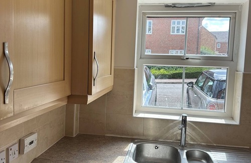 Darwin House | Modern 3 Bedroom House 3mins from Biggin Hill Airport, in Secure Gated Community