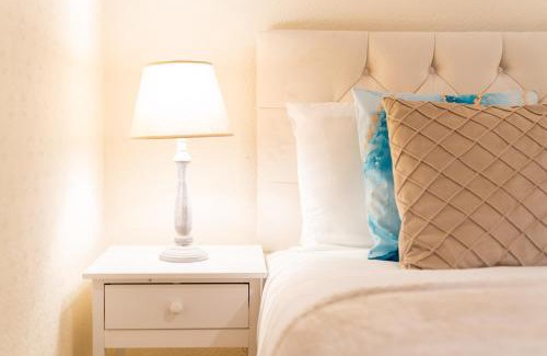 Harborne House | Modern 3 Bedroom House - Harborne - Parking - Garden - Wifi & Netflix 122G