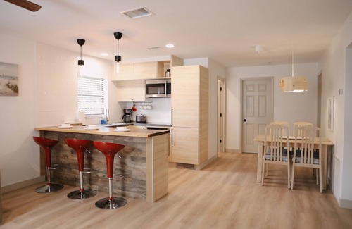 South Gate Ridge House | Modern 3 bedroom house 15 min from Siesta Key Beach