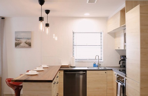 South Gate Ridge House | Modern 3 bedroom house 15 min from Siesta Key Beach