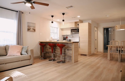 South Gate Ridge House | Modern 3 bedroom house 15 min from Siesta Key Beach
