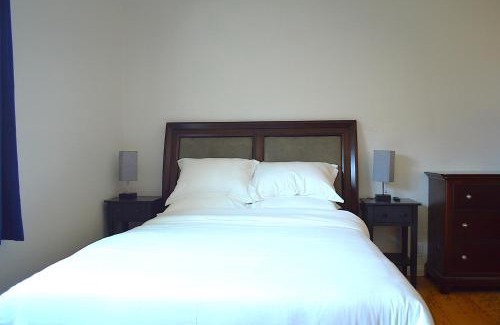 Berkeley Apartment | Modern 3 Bedroom Suite with AC for Family and Work group