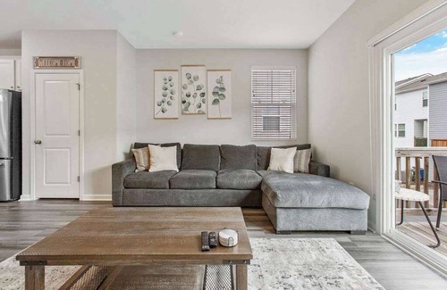 Northeast Raleigh House | Modern 3-Bedroom Townhome – Perfect for Monthly Stays in Raleigh