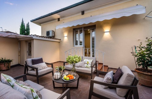 Lucca Historical Center Apartment | Modern 3 Bedrooms Apartment with Terrace inside the Walls of Lucca