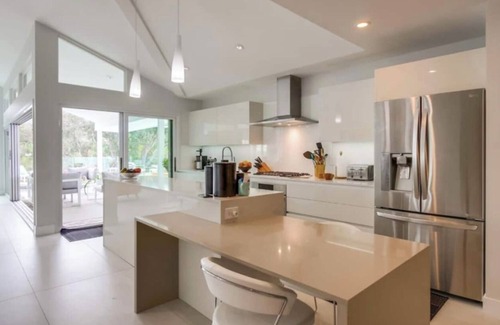 La Jolla Mesa House | Modern 3-Br Beach House In La Jolla with Stunning Views