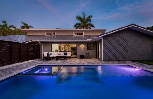 Sarasota House | Modern 3 BR luxury pool home on Lido Key - A Shore Thing