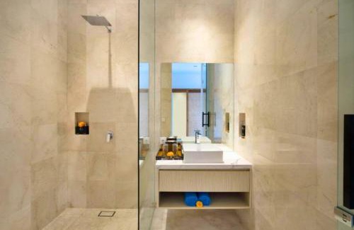 Dewi Sri Villa | Modern 3 BR Private Pool Villa ZN103