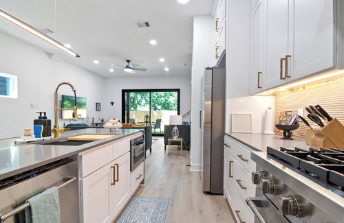 Northside House | Modern 3BD/2.5 B in The heart Houston minutes from Downtown/Heights