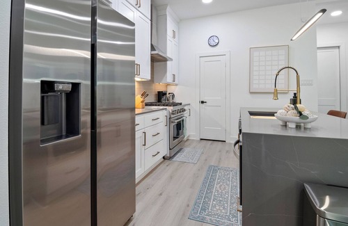 Northside House | Modern 3BD/2.5 B in The heart Houston minutes from Downtown/Heights