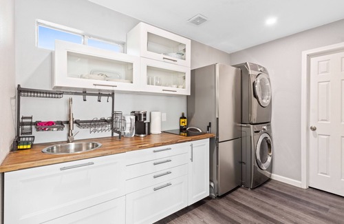 Franklin Park House | Modern 3bd/2ba Suite with Full Gym & Large Patio!