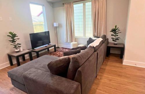 Northside House | Modern 3BR 10 Min to Downtown
