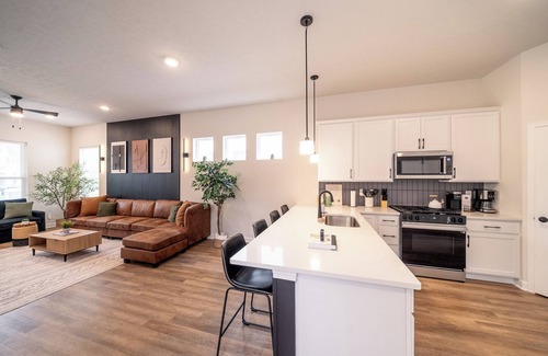 Cleveland House | Modern 3BR 2.5BA New Build Luxury—Near Downtown Cleveland!