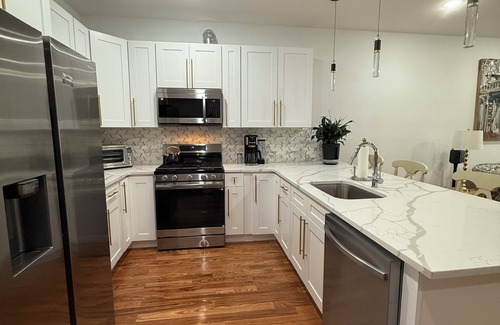 Constable Hook House | Modern 3br/2ba house in Bayonne, NJ. Minutes to NYC