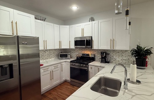 Constable Hook House | Modern 3br/2ba house in Bayonne, NJ. Minutes to NYC