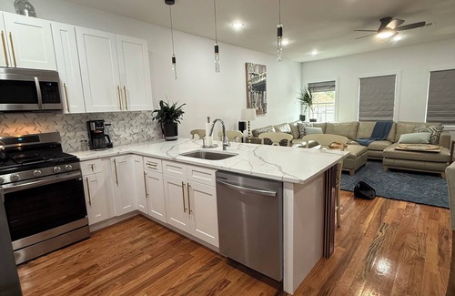 Constable Hook House | Modern 3br/2ba house in Bayonne, NJ. Minutes to NYC
